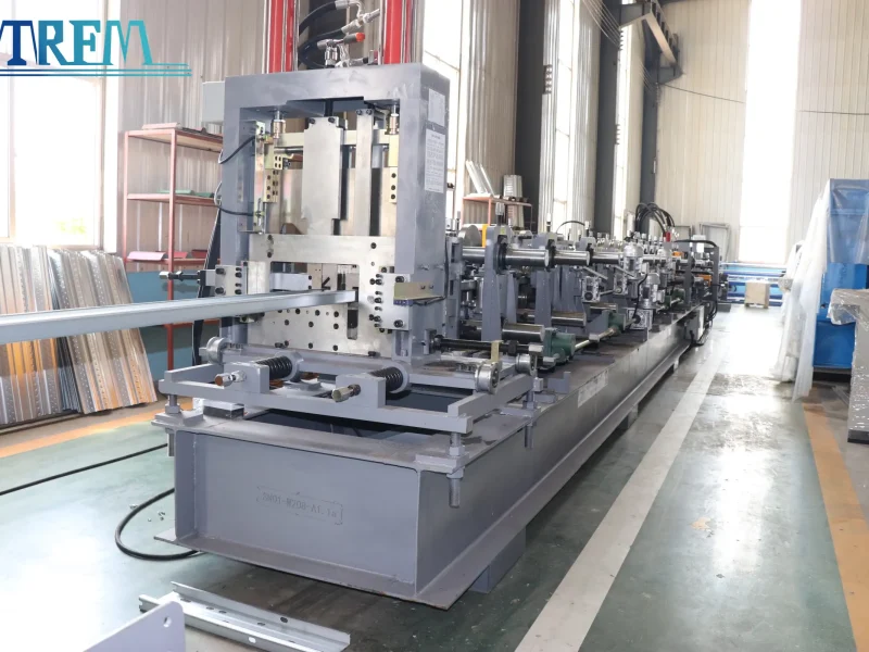 c purlin roll forming machine with tracking cutter