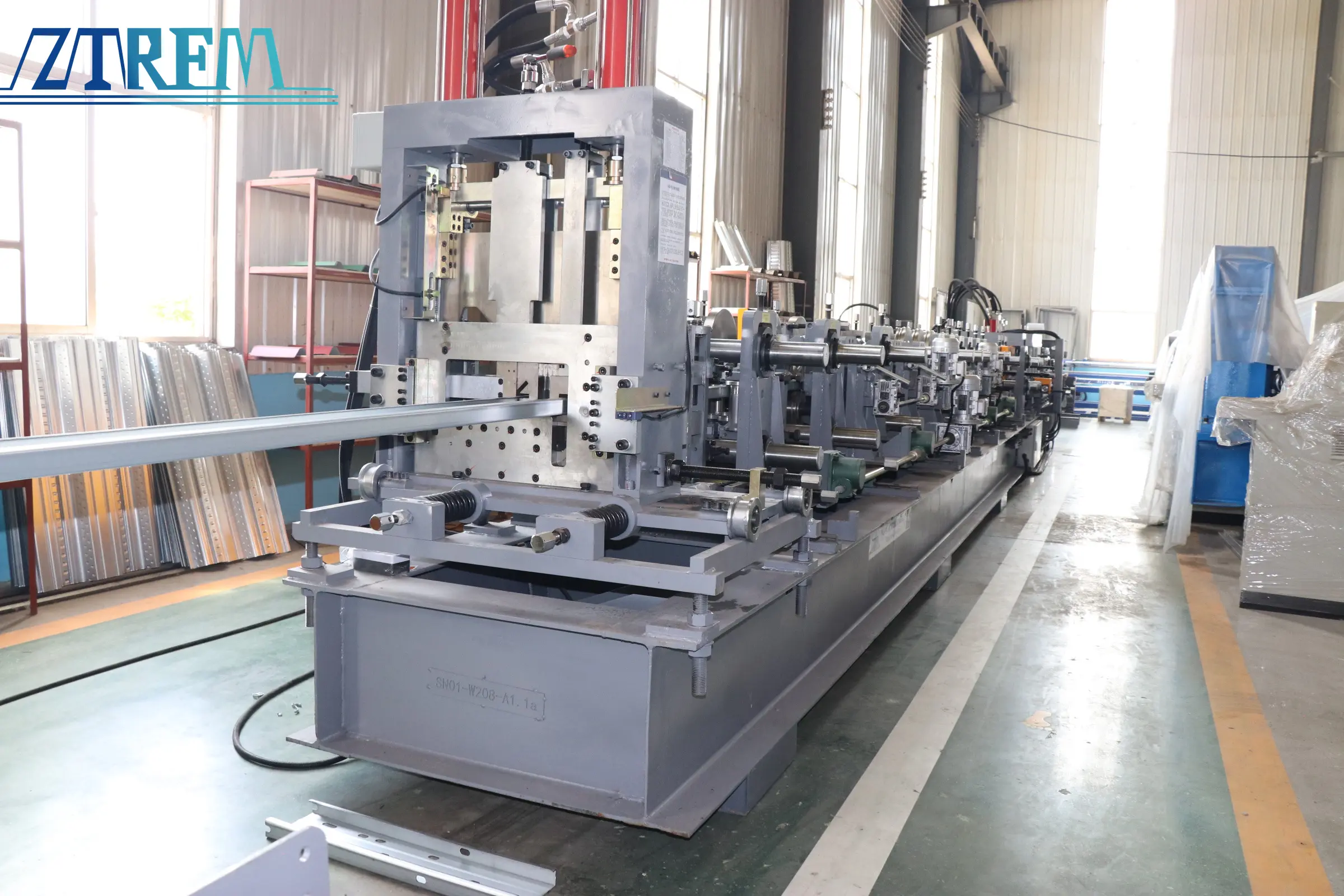 c purlin roll forming machine with tracking cutter